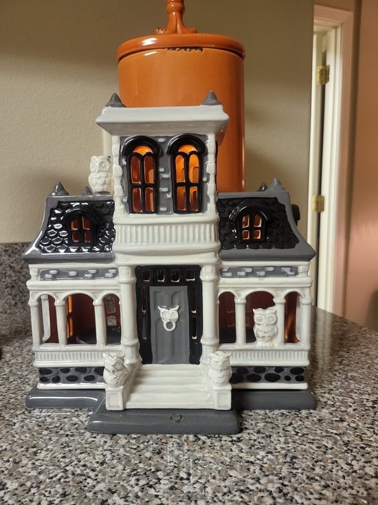 Bath & Body Works Other - Bath & Body Works 2014 Gothic Owl Haunted House Luminary New In Box